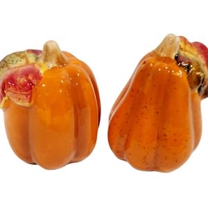 Unique Gourd Shiny Ceramic Pumpkin Salt And Pepper Shakers.